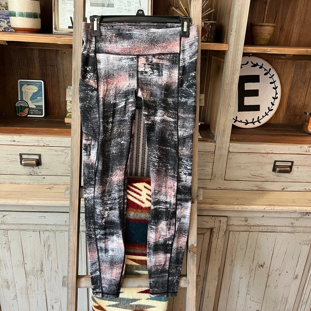 Lululemon women’s speed up tight 28” size 6-